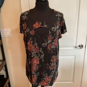 torrid Black Floral Cutout Short Sleeve Tee with Rust Roses